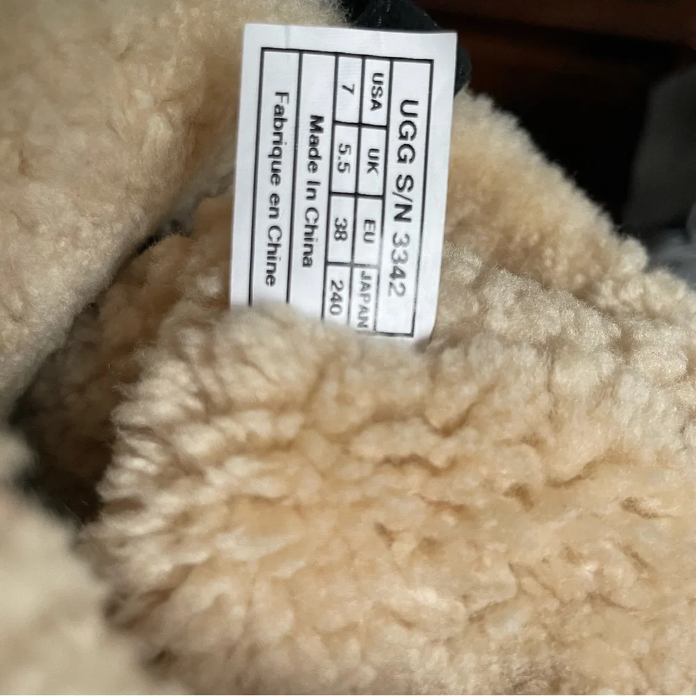 Ugg boots - Picture 7 of 9